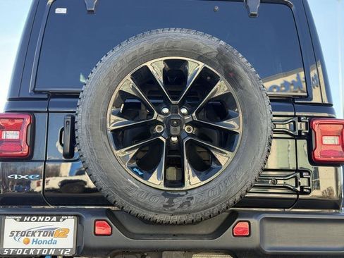 Used 2022 Jeep Wrangler Unlimited Sahara w/ Cold Weather Group image 11