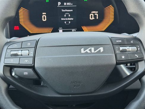 Used 2025 Kia K4 LXS image 27