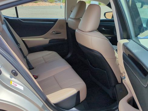 Used 2019 Lexus ES 350 w/ Accessory Package 2 FWD image 33
