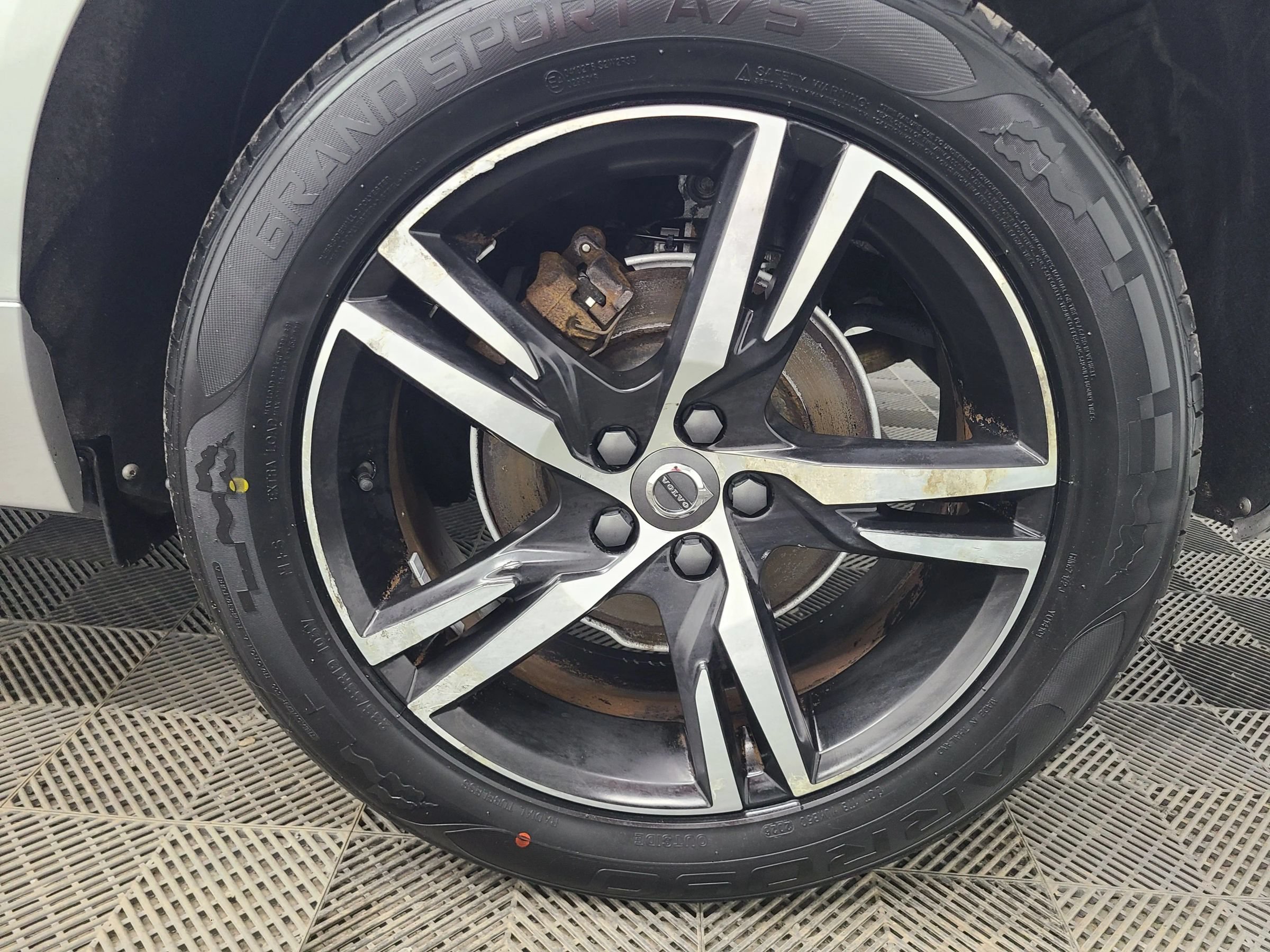 Used 2019 Volvo XC60 T5 R-Design AWD/4WD image 18
