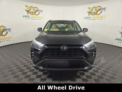 Used 2022 Toyota RAV4 XLE Premium AWD/4WD image 3