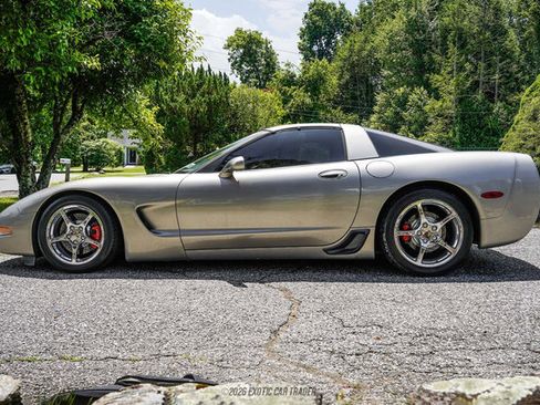 Used 2000 Chevrolet Corvette Coupe w/ Roof Pkg RWD image 3
