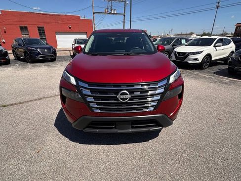 Certified 2025 Nissan Rogue SV image 10