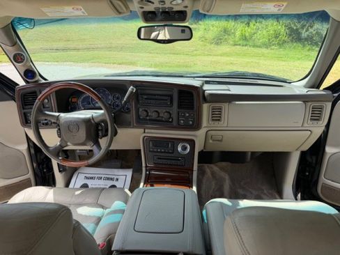 Used 2002 Cadillac Escalade AWD image 17