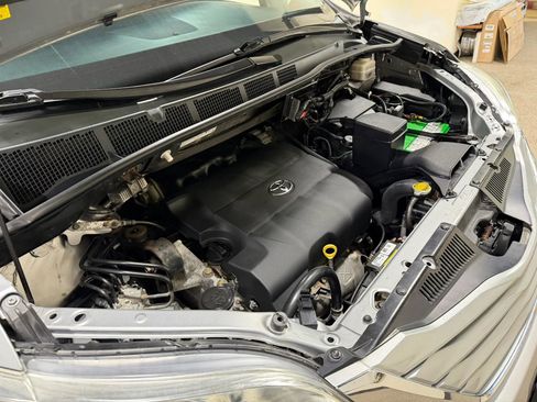 Used 2015 Toyota Sienna LE image 52