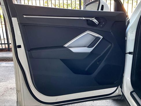 Used 2021 Audi Q3 2.0T Premium image 21