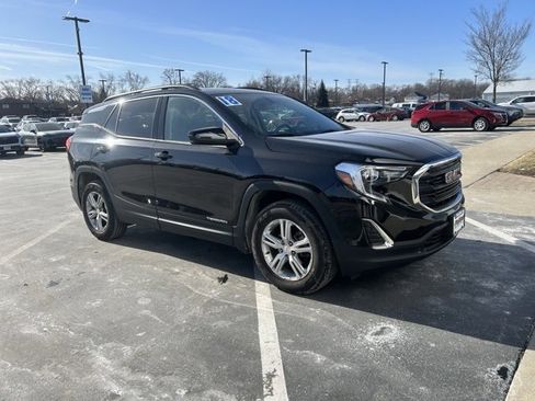 Used 2018 GMC Terrain SLE w/ Driver Convenience Package image 3