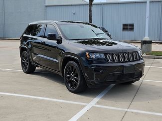Used 2019 Jeep Grand Cherokee Altitude RWD video 3