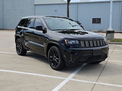 Used 2019 Jeep Grand Cherokee Altitude RWD image 3