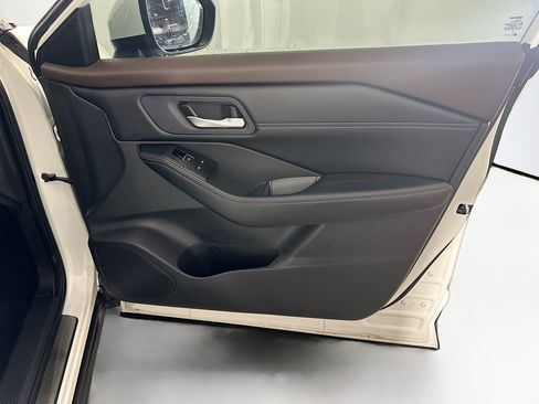 Used 2023 Nissan Rogue SL w/ SL Premium Package image 34