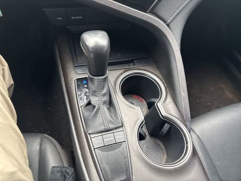 Used 2022 Toyota Camry SE image 14