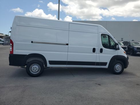 Used 2026 RAM ProMaster 2500 w/ Convenience Group FWD image 4