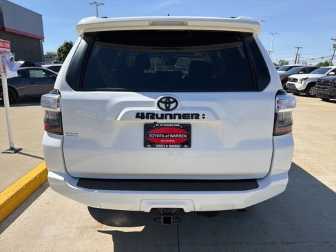 Used 2023 Toyota 4Runner SR5 Premium w/ Moonroof Package AWD/4WD image 6