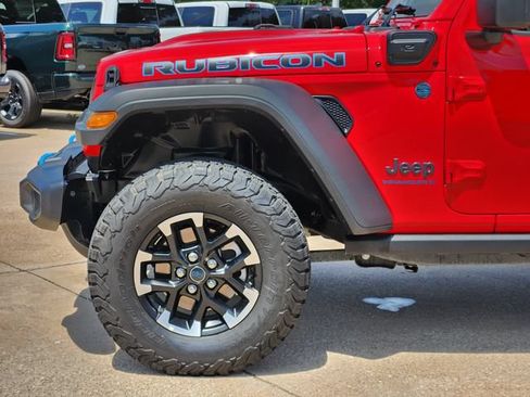 Used 2025 Jeep Wrangler Unlimited Rubicon 4xe w/ Convenience Group AWD/4WD image 9