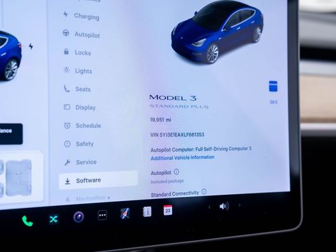 Used 2020 Tesla Model 3 Standard Range Plus image 23