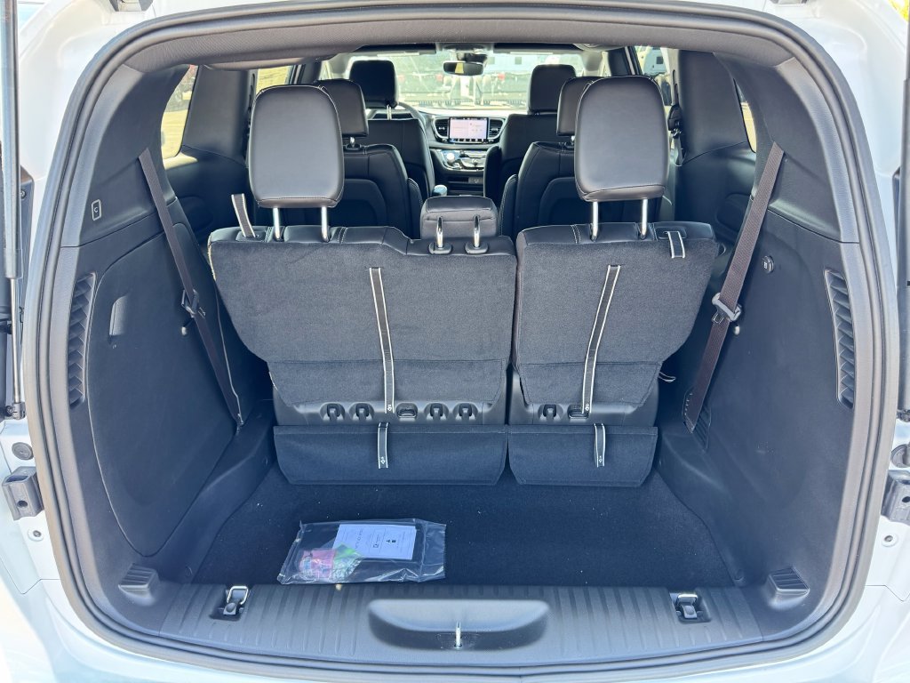 New 2026 Chrysler Pacifica Select FWD image 14