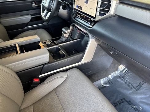 Used 2025 Toyota Tundra Limited AWD/4WD image 17