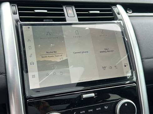 New 2025 Land Rover Discovery S image 18