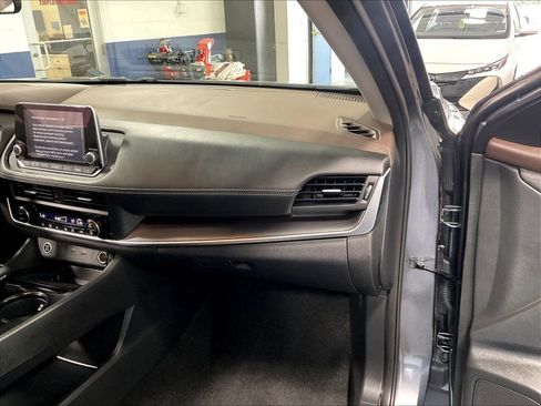 Used 2023 Nissan Rogue SV AWD/4WD image 13