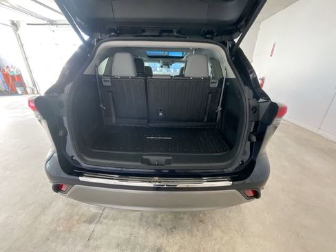 New 2026 Toyota Highlander Platinum image 25