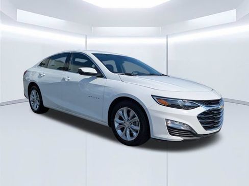 Used 2025 Chevrolet Malibu LT FWD image 2