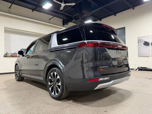 Used 2023 Kia Carnival EX FWD image 14