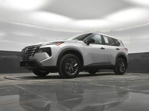 Used 2025 Nissan Rogue S AWD/4WD image 34