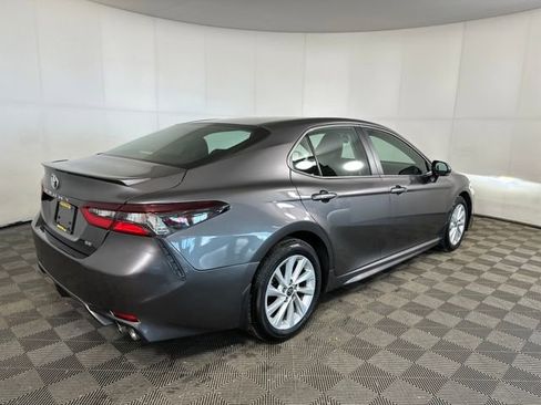 Used 2024 Toyota Camry SE image 3