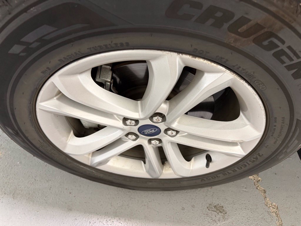 Used 2019 Ford Edge SEL w/ Equipment Group 201A FWD image 9