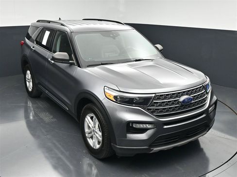 Used 2022 Ford Explorer XLT w/ Equipment Group 202A AWD/4WD image 21