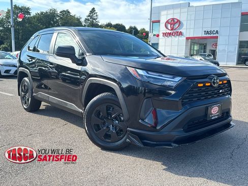 Used 2025 Toyota RAV4 LE AWD/4WD image 1