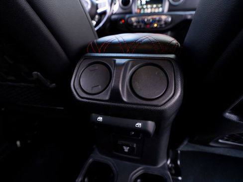 Used 2020 Jeep Gladiator Rubicon AWD/4WD image 41