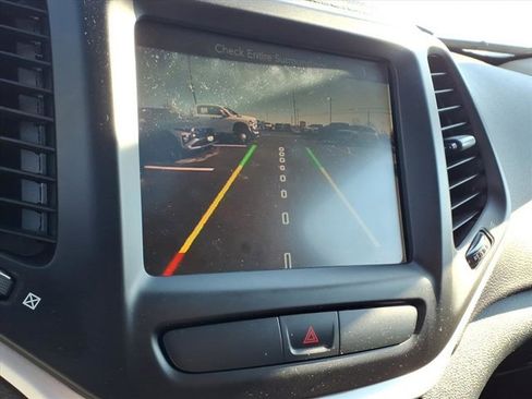 Used 2017 Jeep Cherokee Limited w/ Trailer Tow Group image 12