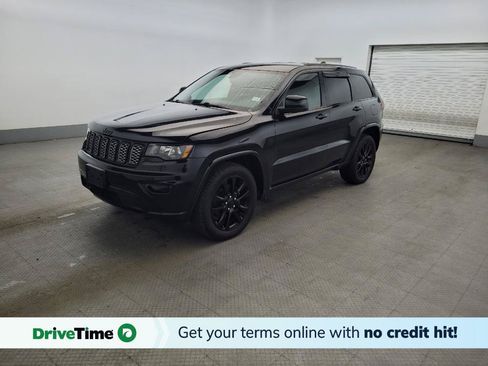 Used 2017 Jeep Grand Cherokee Altitude AWD/4WD image 1