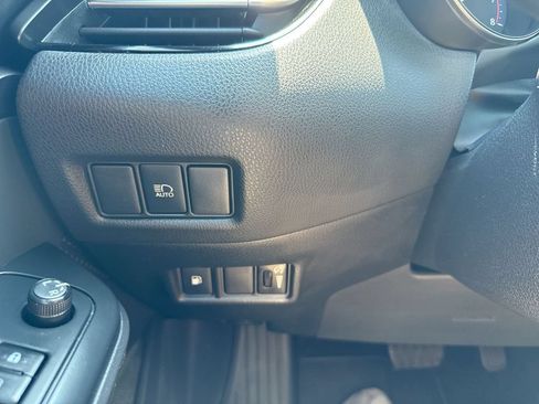 Used 2018 Toyota C-HR XLE FWD image 18