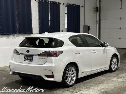 Used 2015 Lexus CT 200h w/ Seat Comfort Package FWD image 7