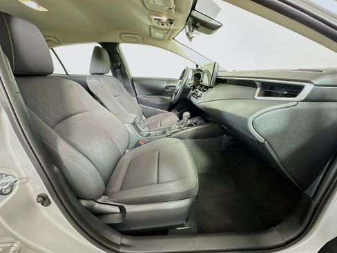 Used 2025 Toyota Corolla LE image 31