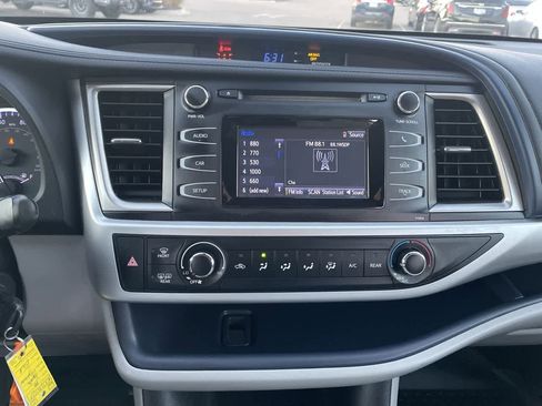 Used 2019 Toyota Highlander LE image 13