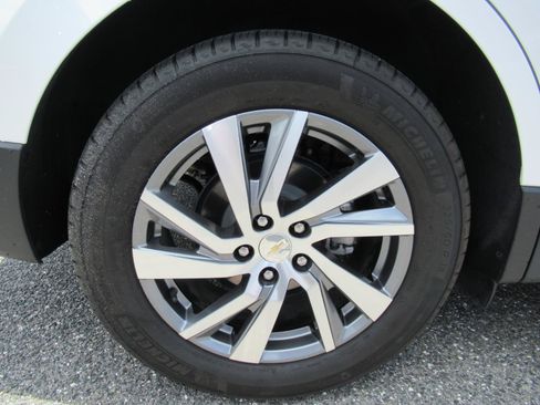 Used 2023 Chevrolet Equinox Premier FWD image 8