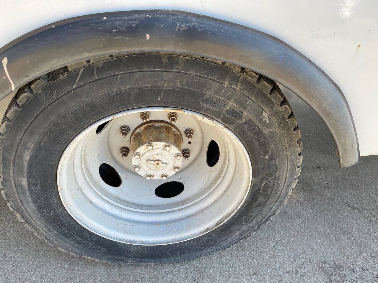 Used 2002 Ford F450 2WD Regular Cab Super Duty image 8