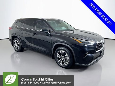 Used 2021 Toyota Highlander XLE image 1