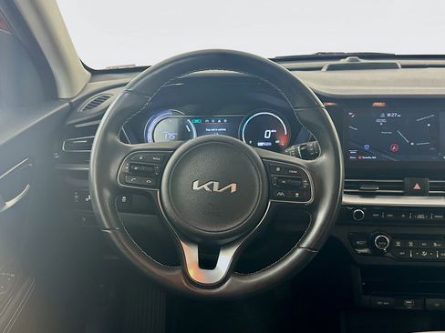 Used 2022 Kia Niro EX image 17