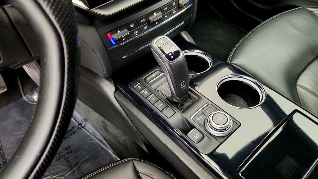 Used 2023 Maserati Ghibli Modena Q4 AWD/4WD image 17