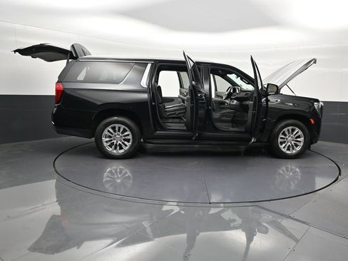 Used 2023 GMC Yukon XL SLT w/ SLT Premium Package RWD image 34