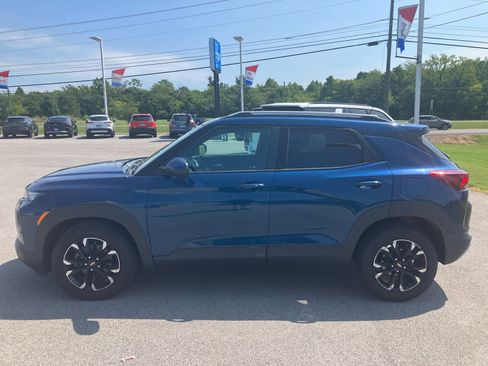 Used 2021 Chevrolet TrailBlazer LT w/ Convenience Package FWD image 4