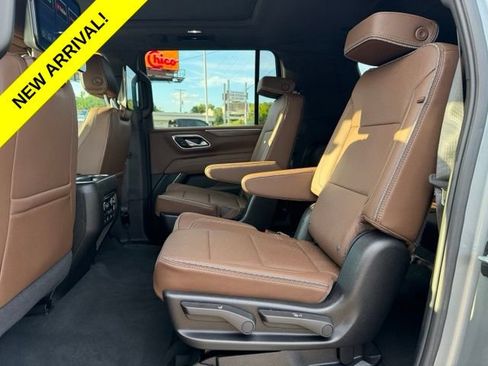 Used 2024 Chevrolet Suburban High Country AWD/4WD image 5