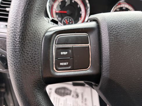 Used 2018 Dodge Grand Caravan SE FWD image 17
