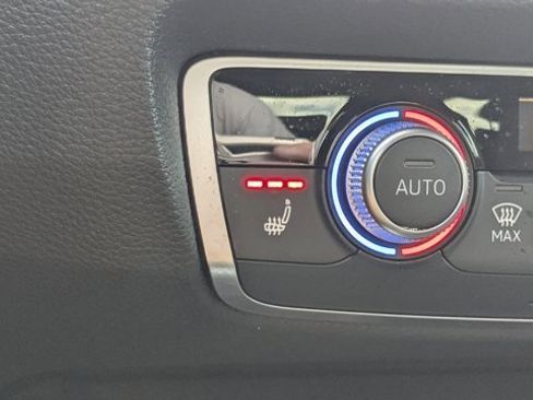 Used 2024 Audi Q3 2.0T Premium Plus w/ Premium Plus Package image 28