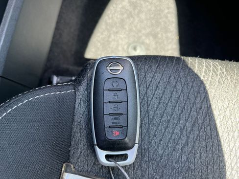 Used 2025 Nissan Rogue SV AWD/4WD image 21