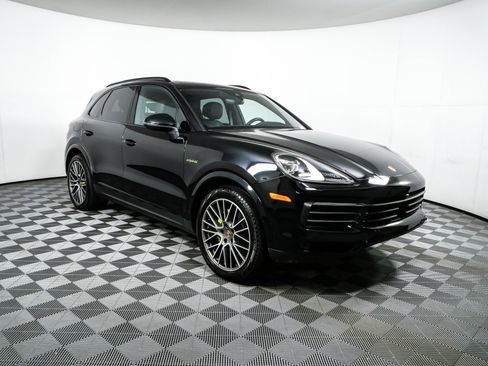 Certified 2023 Porsche Cayenne Platinum Edition AWD/4WD image 29